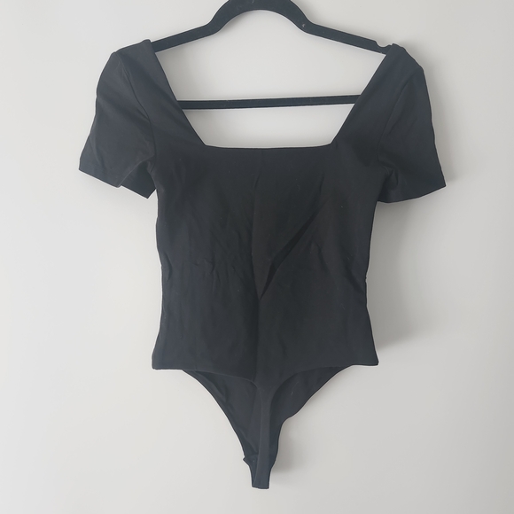 NWT Aritzia Contour Short Sleeve Square Neck Bodysuit Black Size S - Picture 5 of 5